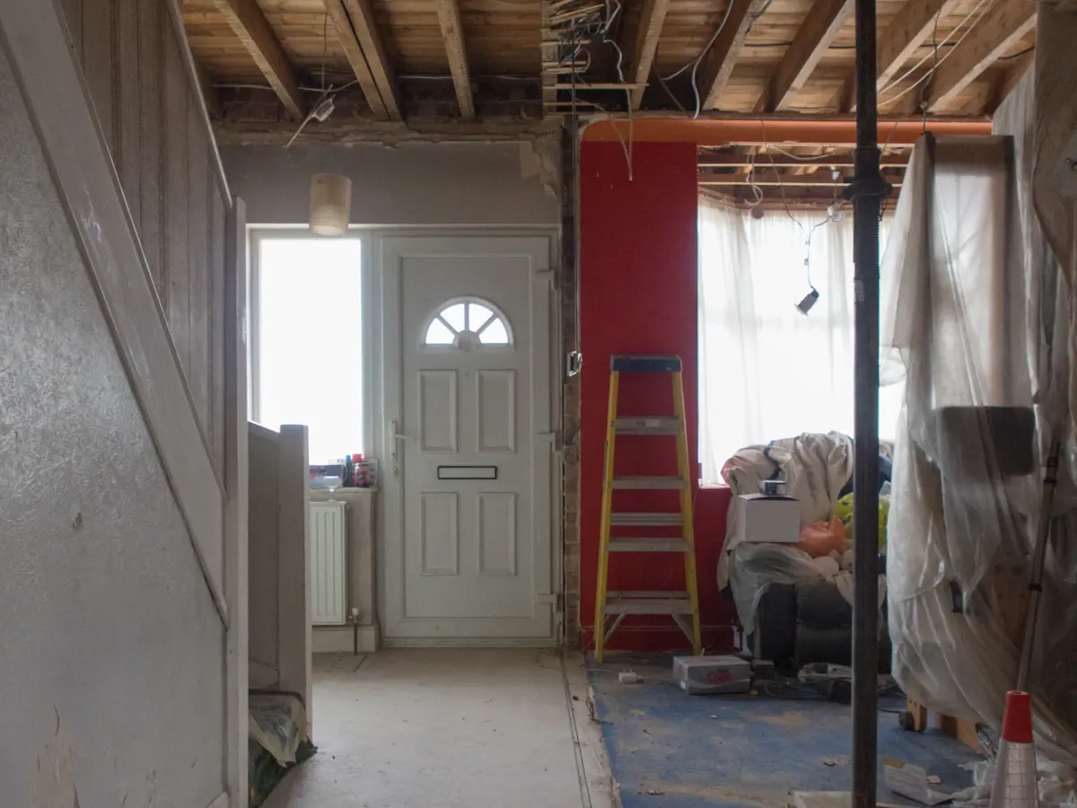 Séjour avant rénovation — plan cloisonné et couloir en chicane