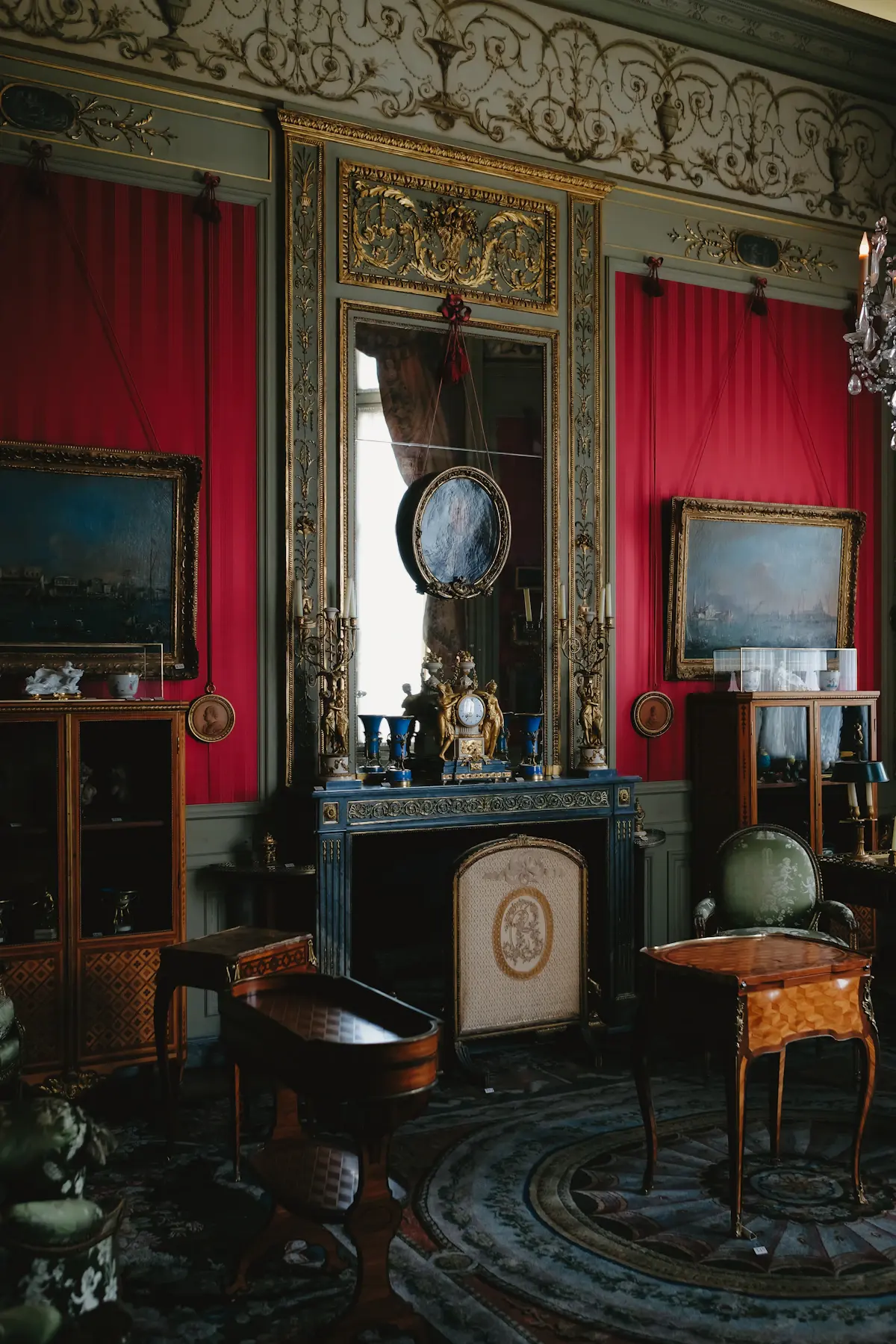 Salon haussmannien moderne — appartement Paris 16e