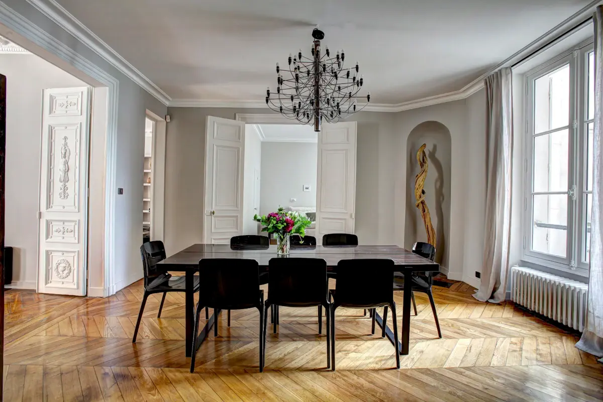Moderniser un appartement haussmannien sans le trahir